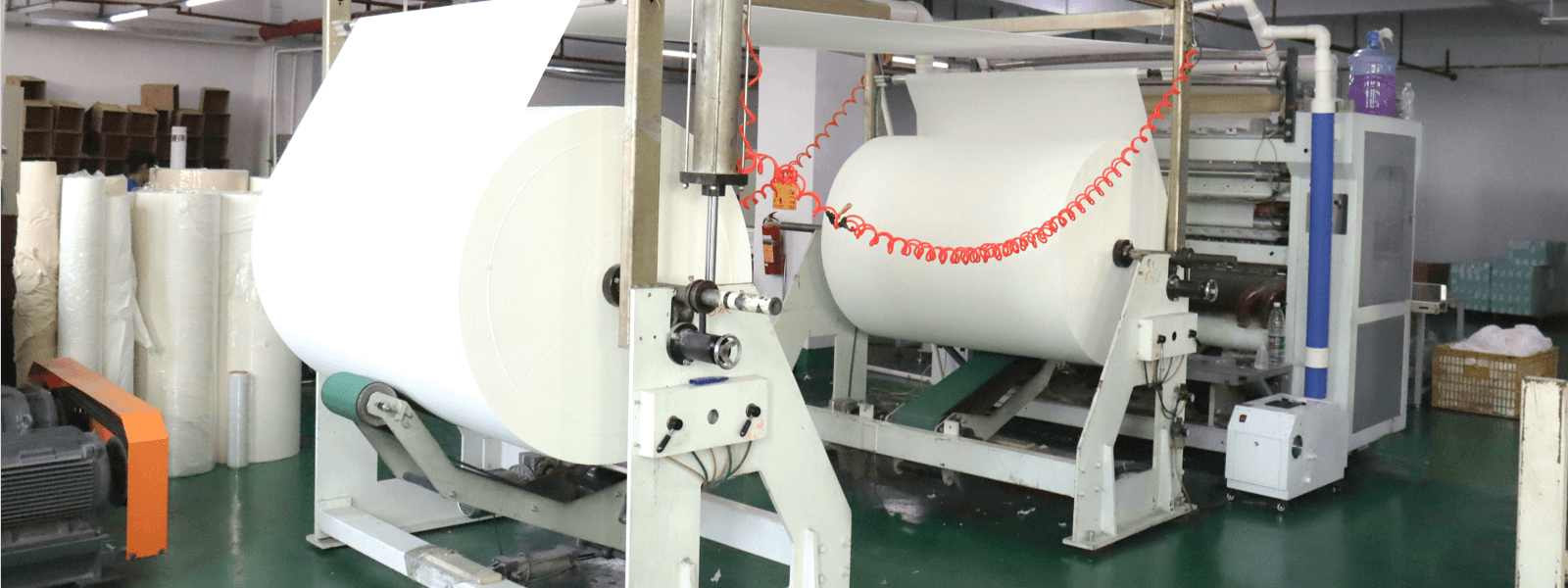 خط إنتاج معدات إعادة لف ورق التواليت